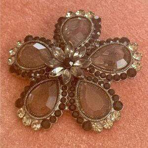 Vintage smoky glass and rhinestone brooch /pendant. 🩶